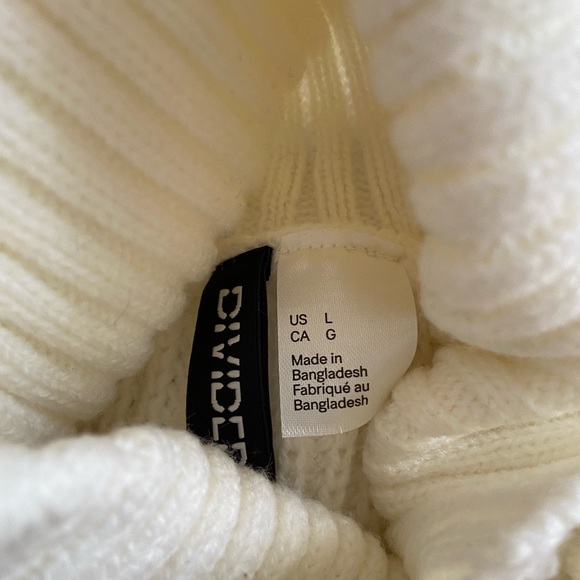 Divided Turtleneck Crop Sweater, size L - Picture 2 of 3